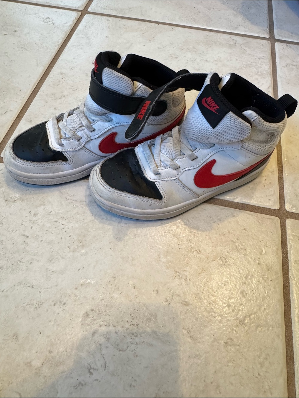 Nike Sz 12 Kids High-Top Sneakers in White, Black & Red
